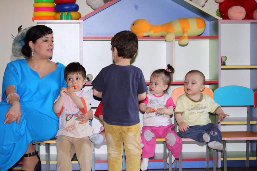 Elza Seyidcahan kimsəsiz uşaq evində -  fotolar