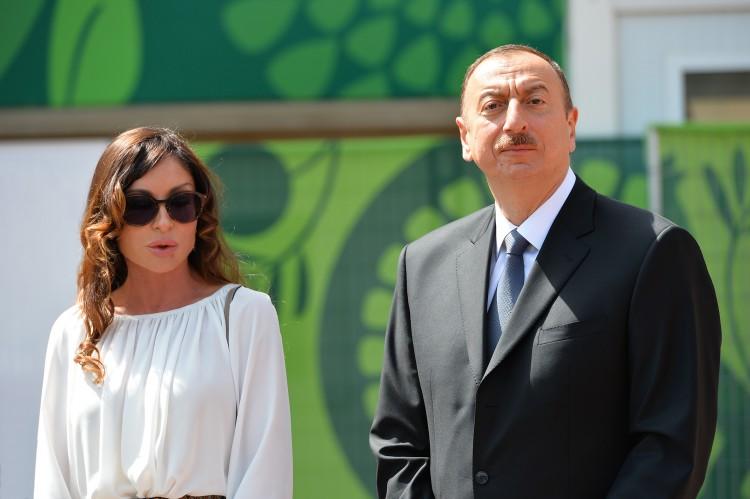 Prezident və xanımı stadionda -  fotolar