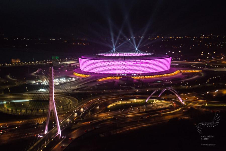 Olimpiya stadionunun gecə görüntüsü -  fotolar