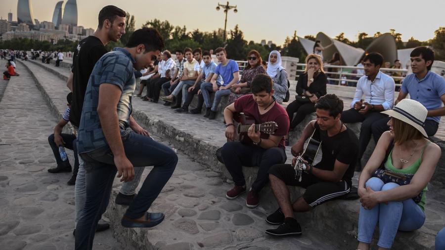 Paytaxt sakinləri oyunlar ərəfəsində - fotolar