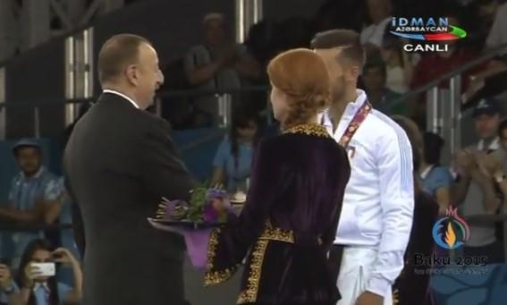 "Bakı 2015"in ilk qızıl medalı -  video