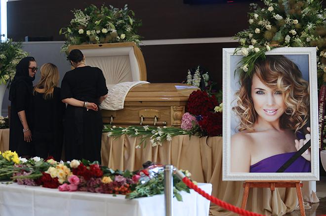 Məşhurlar Janna Friskenin vida mərasimində - fotolar