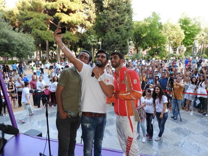 İlk qızıl medalçımız Fəvvarələr Meydanında - fotolar
