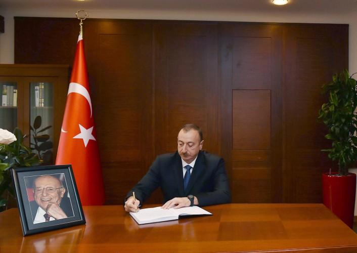 İlham Əliyev Türkiyənin Azərbaycandakı səfirliyində -  fotolar