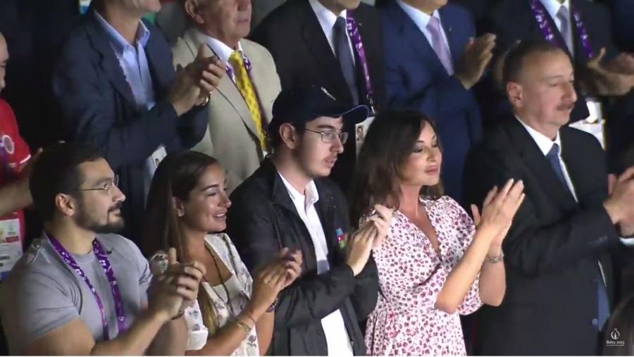 Prezident və ailəsi boks yarışlarını izləyib - fotolar