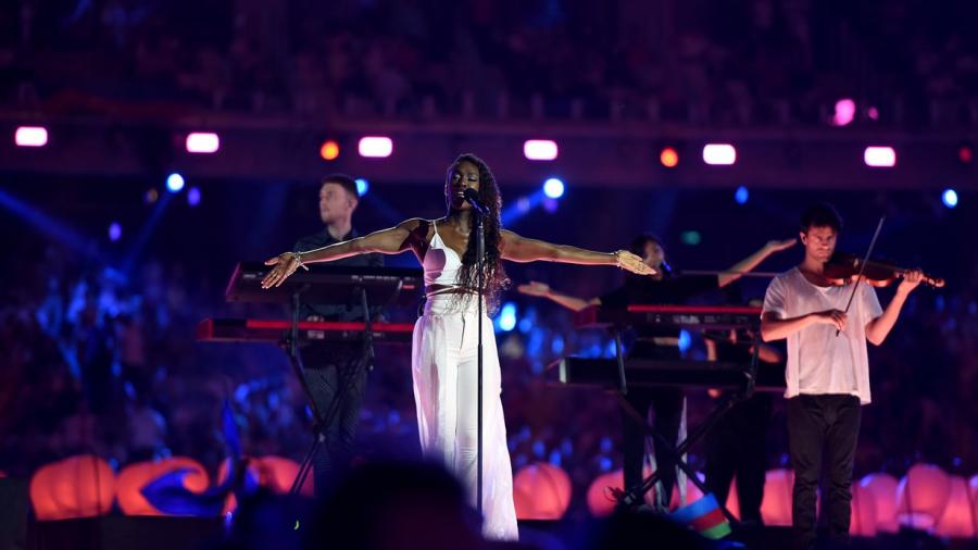 "Clean Bandit" Olimpiya Stadionunun səhnəsində -  video+fotolar