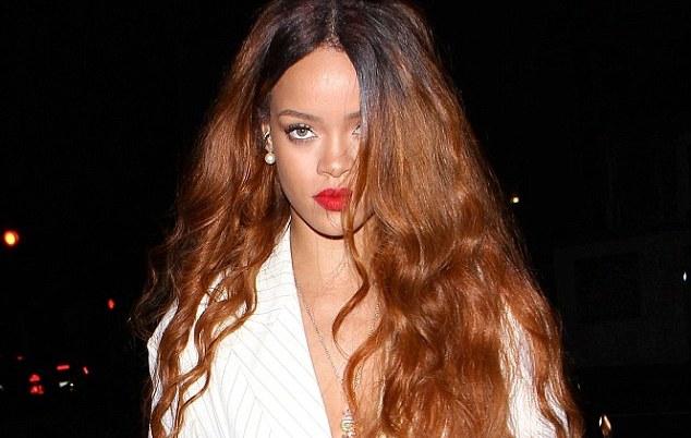Rihannadan fərqli üslubda geyim – fotolar 