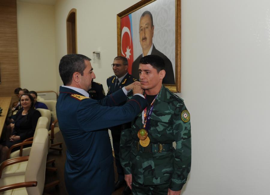 Avropa Oyunlarının qızıl medalçısına rütbə verildi -  video