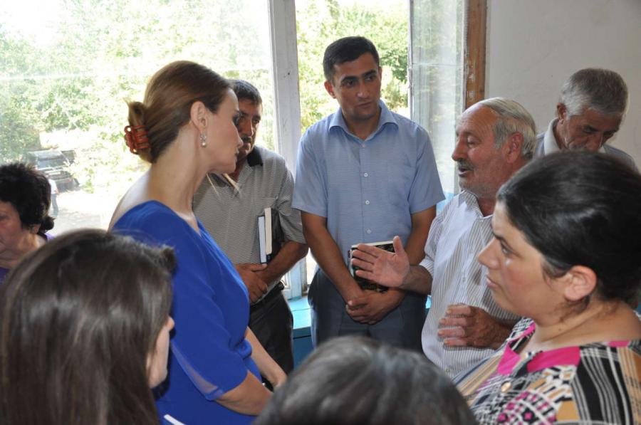 Qənirə Paşayevadan kənd camaatına : "Qohumlarınızla evlənməyin"