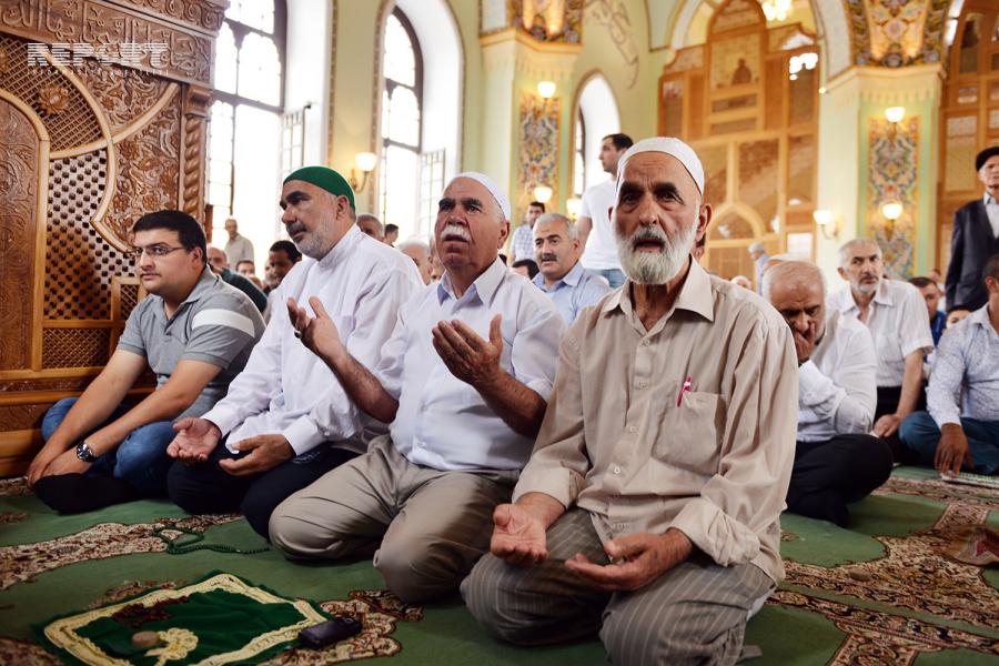 Bakıda bayram namazı qılınıb - fotolar