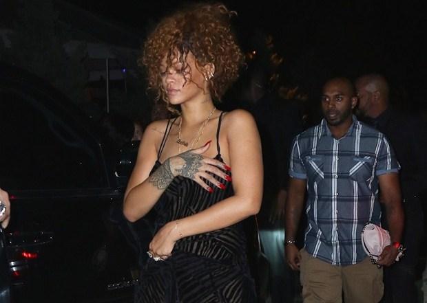 Rihanna transparan libasda – fotolar 