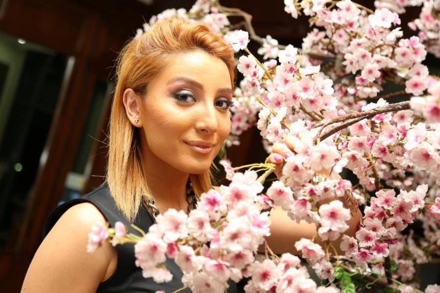 "Mən ancaq oğlanlarla dostluq edirəm" -  fotolar