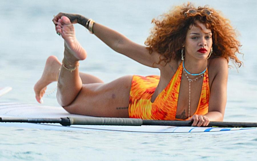 Rihanna çimərliyə bu halda gəldi -  fotolar