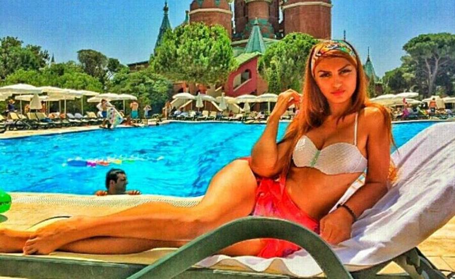 Azərbaycanlı aktrisa çimərlik geyimində - fotolar