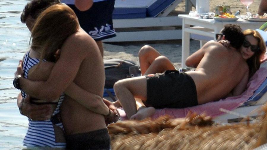 Aktrisa yeni sevgilisi ilə çimərlikdə - fotolar