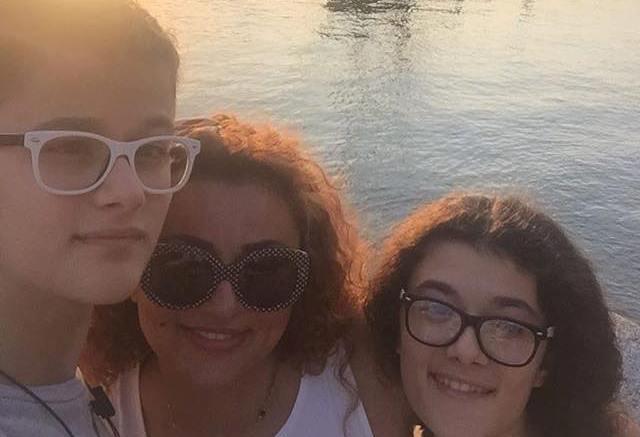 Vəfa Zeynalova qızları ilə Almaniyada –  fotolar
