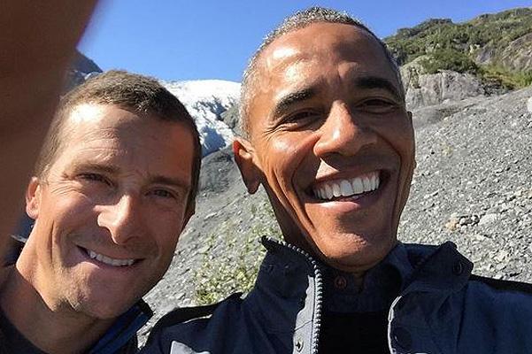 Prezident selfi çəkdirdi, uşaqlarla rəqs etdi - video+foto