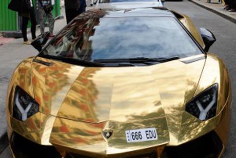 Dünyanın ən bahalı qızıl avtomobili - fotolar