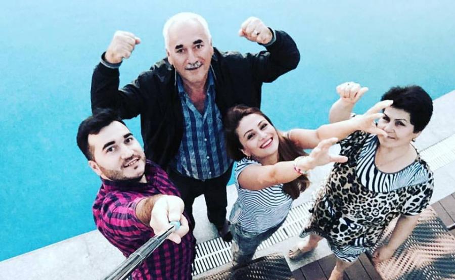 Azərbaycanlı müğənni ailəsi ilə istirahətdə -  fotolar