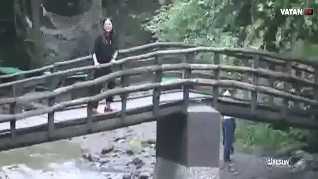 Aparıcı çəkiliş vaxtı yıxıldı - video 