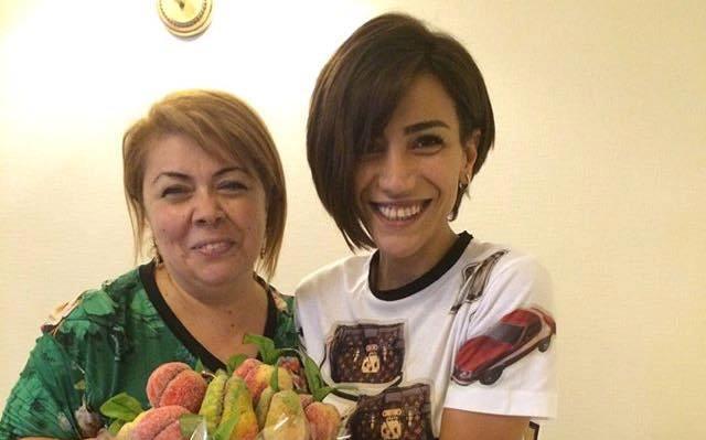 Röya onunla görüşmək istəyən qadını evinə çağırdı -  fotolar