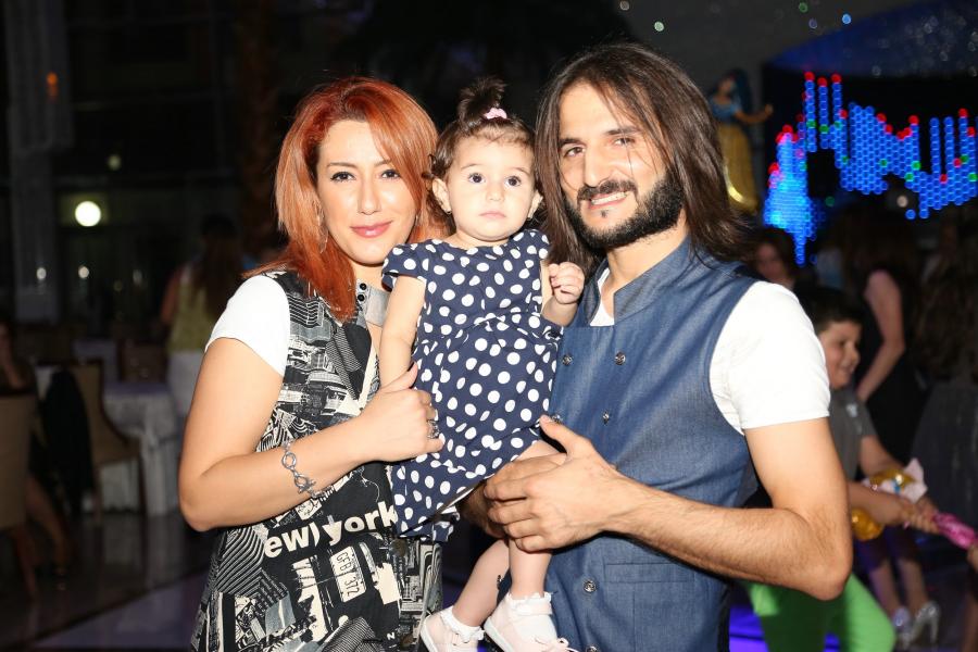 Tanınmış cütlüyün 1 yaşlı qızı -  fotolar