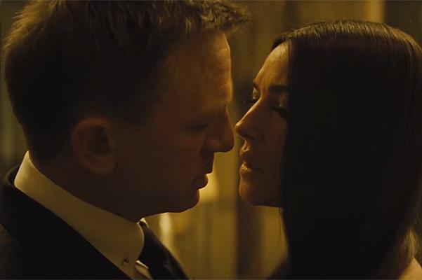 "Ceyms Bond"la Monika Belluççinin sevgisi - video