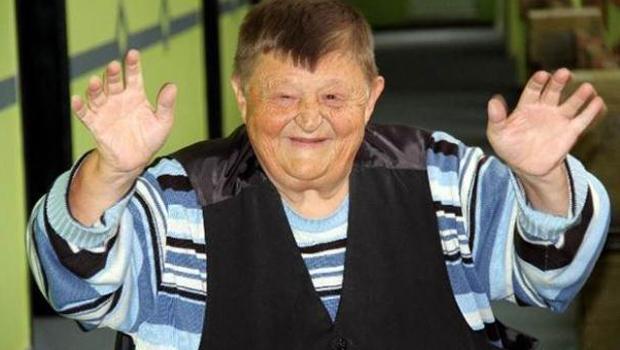 Qocalar evində yaşayan aktyor 30 il sonra dönür - fotolar