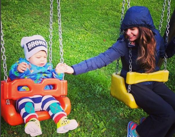 Pelin Karahan 10 aylıq oğlu ilə - fotolar