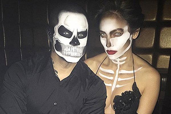 Cennifer Lopez sinəsi açıq "Halloween" geyimində - fotolar