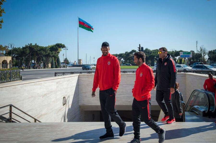"Monako" futbolçuları Bakı bulvarında - fotolar