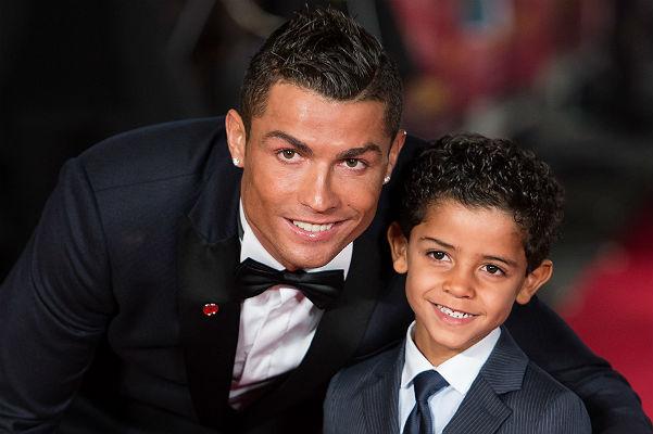 Kriştiano Ronaldo oğlu və anası ilə film təqdimatında - fotolar