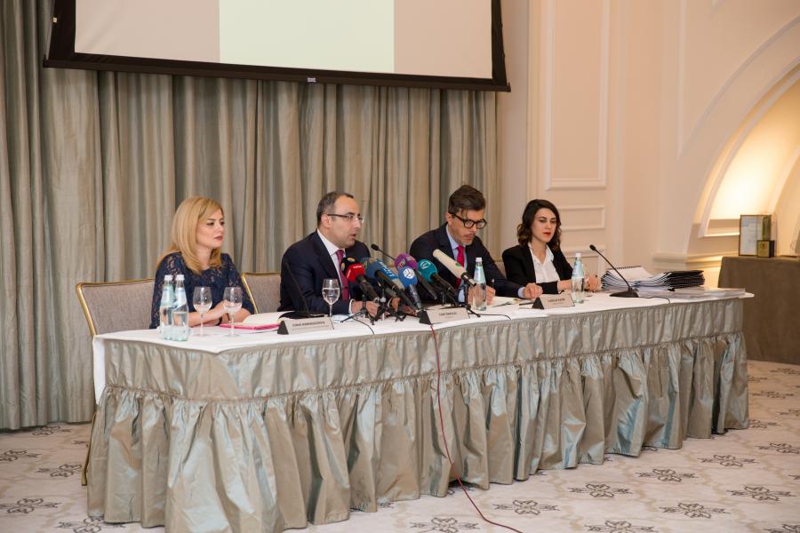 (R) "İDEAL" mətbuat nümayəndələri və müştərilərlə görüş keçirdi - fotolar