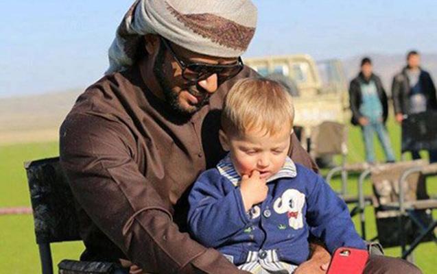Ərəb şahzadəsini hacıqabullu uşaqlar yola saldı - fotolar