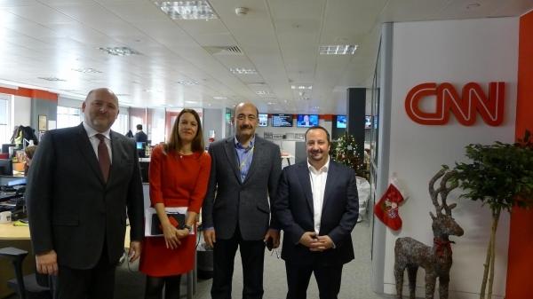Əbülfəs Qarayev CNN-in ofisində