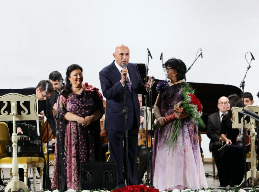 “Sizinlə bu axşam Fidan və Xuraman”