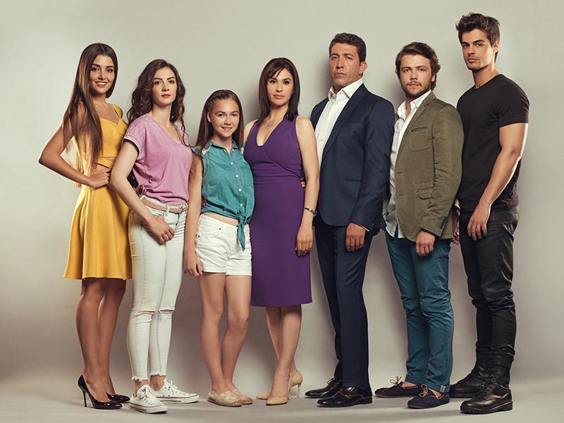 "Güneşin Kızları"nın aktyoru sevgilisi ilə ilk dəfə - fotolar