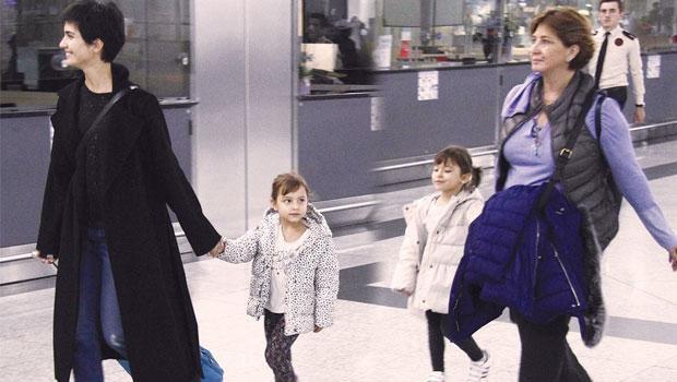 Tuba Büyüküstün əkizləri ilə Parisə getdi - fotolar
