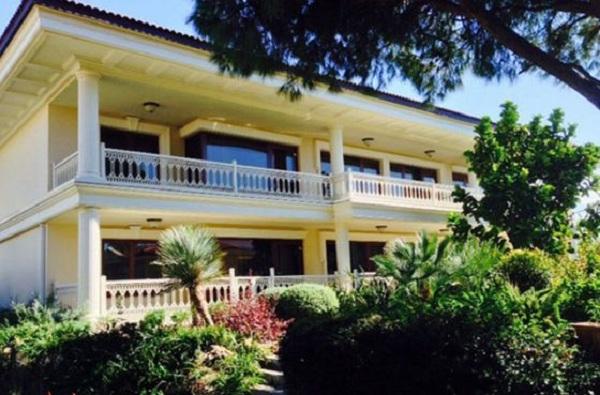 Telman İsmayılovun xalq artistinə verdiyi villa əlindən alındı -  fotolar