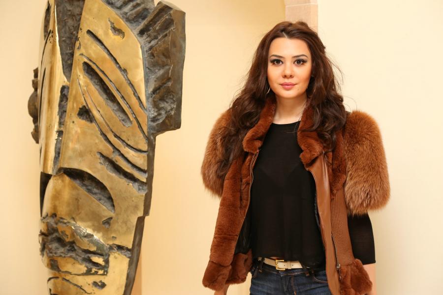 Oksana: "Şahrux Xan üçün böyük hədiyyəyəm" -  fotolar