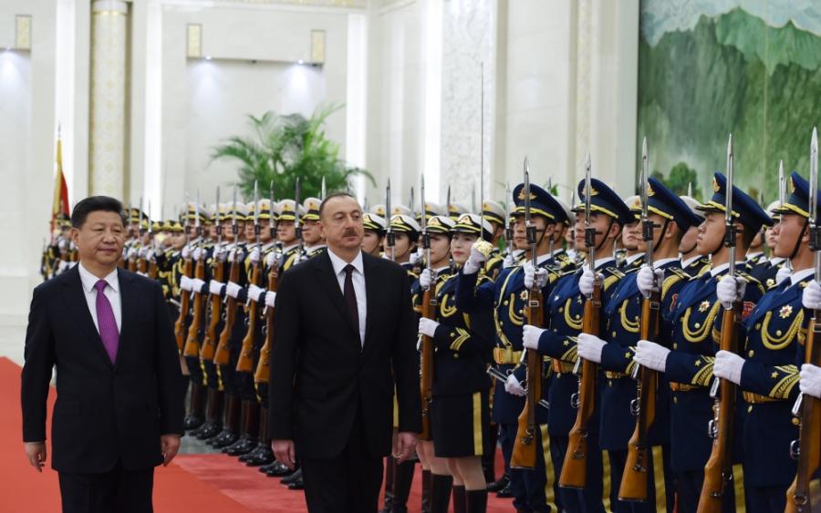 İlham Əliyevin Pekində qarşılanma mərasimindən fotolar