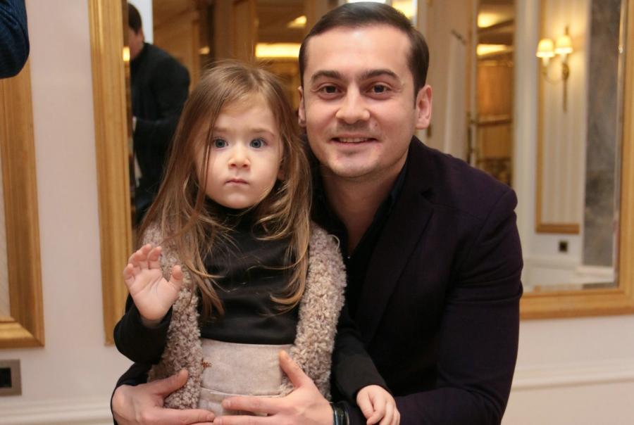Emilin qızı ilə yeni  fotoları