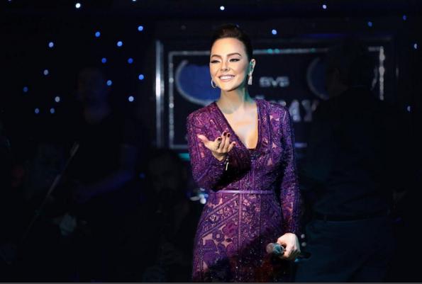 Acun və Arda Ebru Gündeşi dinləməyə gəldilər - fotolar