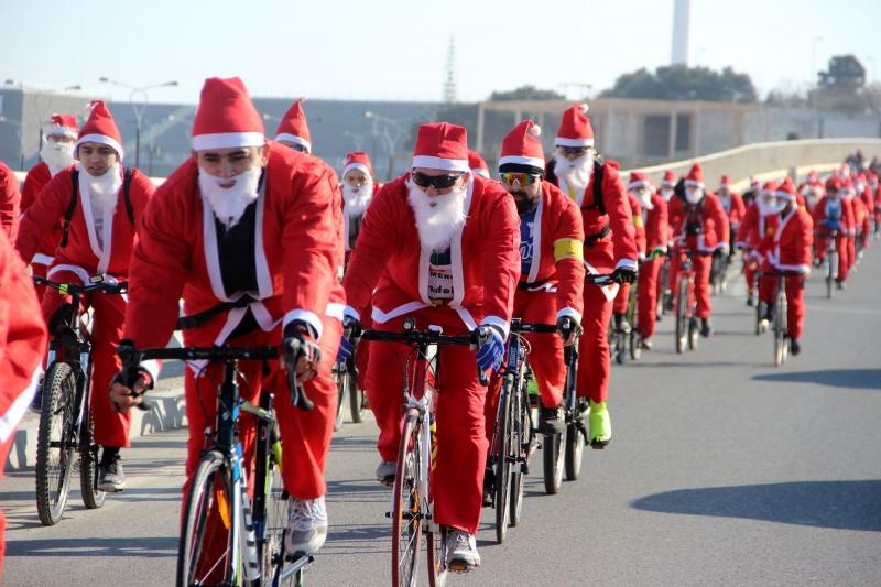 Santa Klauslar Bakıda yürüş keçirdi -  fotolar+video