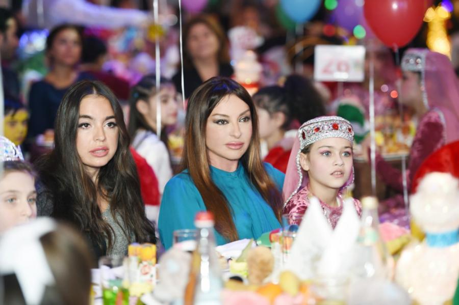 Mehriban Əliyeva və qızı bayram şənliyində -  fotolar