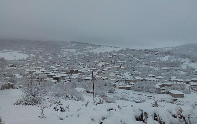 Qubada qar yolu bağladı - fotolar