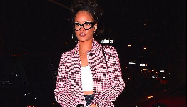 Rihannanın retro stilində fərqli geyimi - fotolar