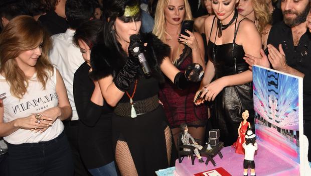Hande Yener 43 yaşında evlilik təklifi aldı - fotolar