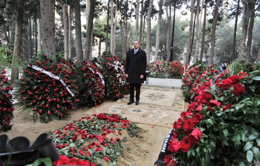 İlham Əliyev Cəlal Əliyevin məzarını ziyarət edib - fotolar 