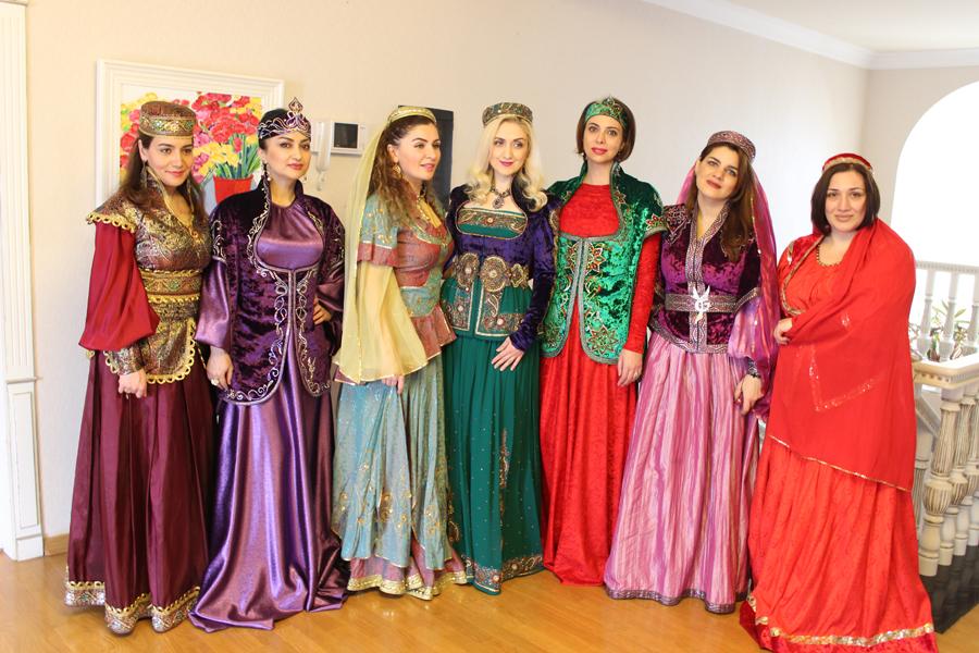Səfirlərin xanımları Azərbaycan milli geyimində -  fotolar